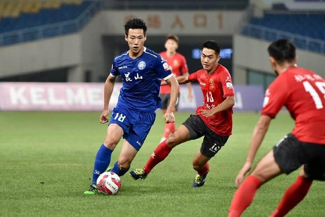 费内巴切客场2-1击败里昂 总分3-2晋级欧冠正赛